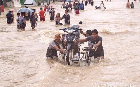  Cảnh ngập lụt ở Myanmar. Ảnh: Myanmar Times.