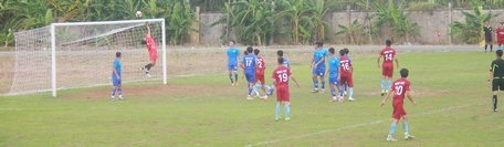 Thủ môn Trà Ôn xuất sắc cứu nhiều bàn thua cho đội nhà.