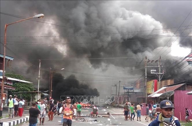 Người biểu tình tập trung tại Manokwari, Papua, Indonesia, ngày 19/8/2019. Ảnh: AFP/TTXVN