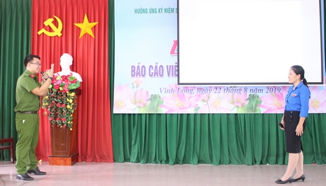 Thí sinh trong phần thi báo cáo viên hợp sức