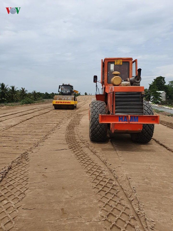 Nút thắt về nguồn vốn đeo đẳng Dự án BOT Đầu tư xây dựng đường cao tốc Trung Lương - Mỹ Thuận hơn 10 năm qua.