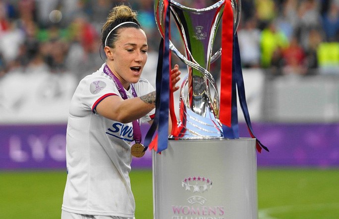 Lucy Bronze cùng Lyon giành cú ăn ba (Ligue I, Cúp QG, Champions League)