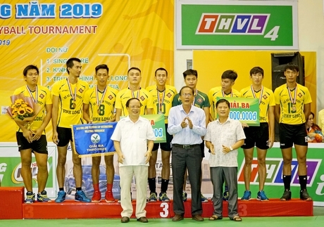  Đội XSKT Vĩnh Long nhận giải ba.