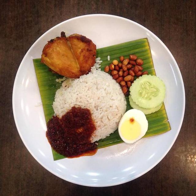 Khi được hỏi về bí quyết làm nên các đĩa cơm ngon, Saleha cho biết: "Không có gì lạ ở Nasi Lemak của tôi, chỉ là cách nấu cần phải đúng, bạn cần chân thành với những gì đang làm"