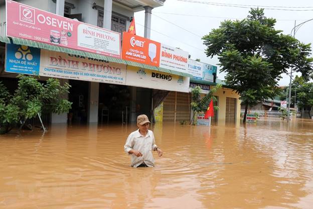  Thị trấn Lao Bảo, Hướng Hóa, Quảng Trị bị ngập lũ. (Ảnh: Nguyên Lý/TTXVN)