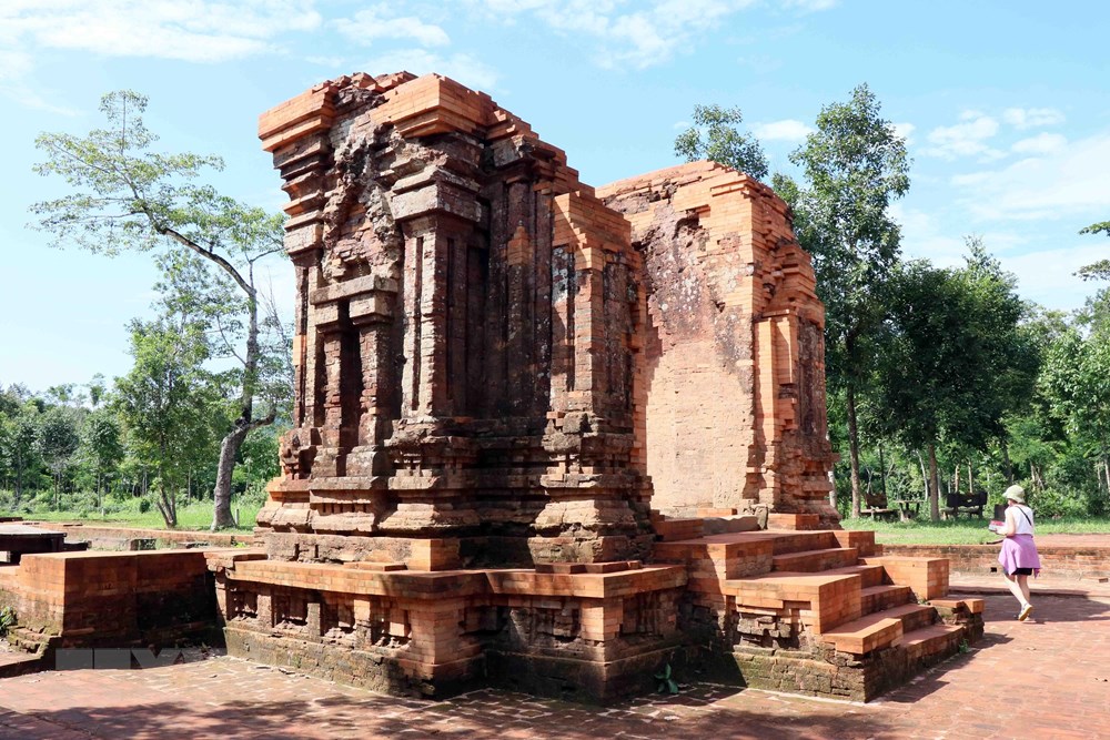  Khu đền tháp Mỹ Sơn là quần thể di tích đền tháp Chăm Pa nằm ở xã Duy Phú, huyện Duy Xuyên, tỉnh Quảng Nam. Năm 2019 là tròn 20 năm, Khu đền tháp Mỹ Sơn được UNESCO công nhận là Di sản văn hóa thế giới. (Ảnh: TTXVN)