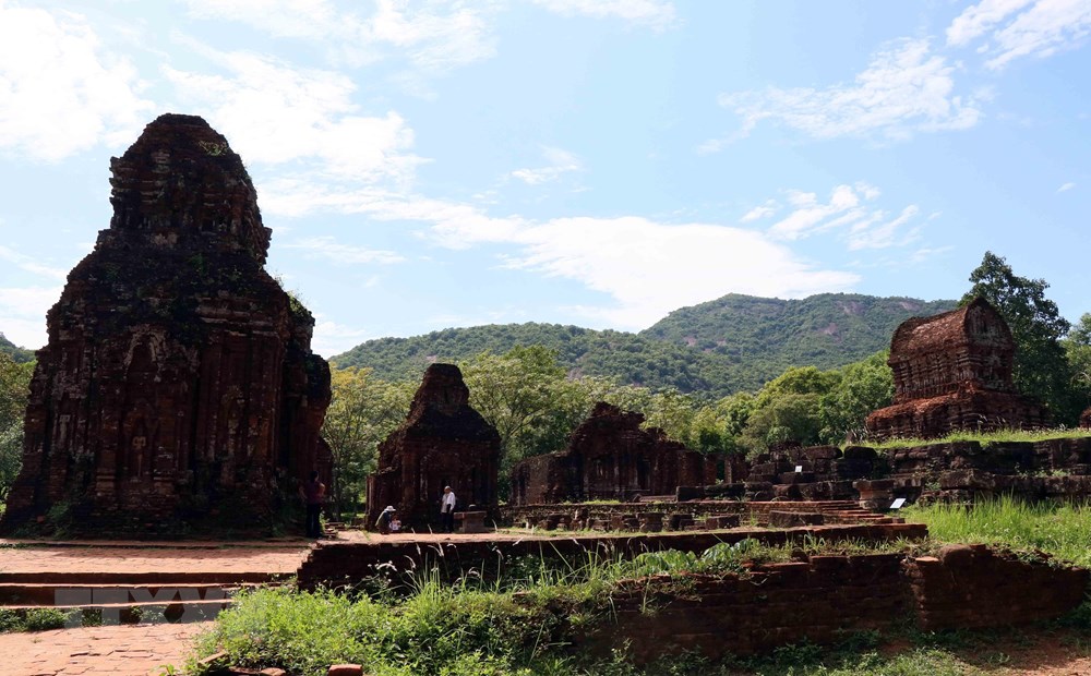  Khu đền tháp Mỹ Sơn là quần thể di tích đền tháp Chăm Pa nằm ở xã Duy Phú, huyện Duy Xuyên, tỉnh Quảng Nam. Năm 2019 là tròn 20 năm, Khu đền tháp Mỹ Sơn được UNESCO công nhận là Di sản văn hóa thế giới. (Ảnh: TTXVN)