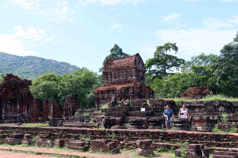  Khu đền tháp Mỹ Sơn là quần thể di tích đền tháp Chăm Pa nằm ở xã Duy Phú, huyện Duy Xuyên, tỉnh Quảng Nam. Năm 2019 là tròn 20 năm, Khu đền tháp Mỹ Sơn được UNESCO công nhận là Di sản văn hóa thế giới. (Ảnh: TTXVN)