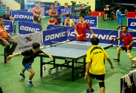 Trận chung kết nội dung đôi, giữa Hồ Nhựt Tuấn- Nguyễn Phan Huân (CLB Xe máy Trí Tuấn)- áo vàng và Ngô Duy Trát- Trần Thiện Tấn (CLB World Sport).