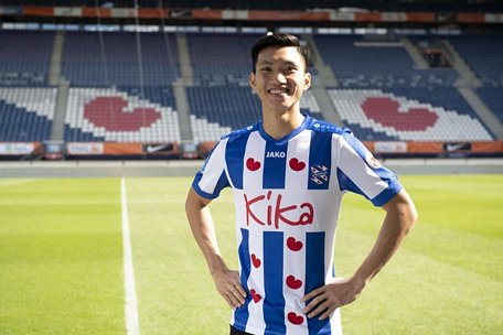 Văn Hậu chưa thể ra mắt Heerenveen vì chưa có visa. (Ảnh: Heerenveen)
