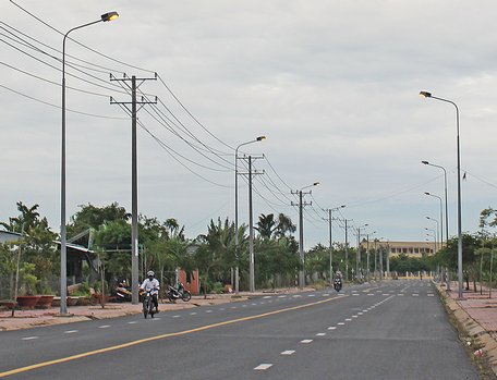 Hệ thống đèn chiếu sáng được đầu tư trên các tuyến đường góp phần đảm bảo an ninh trật tự cho các địa phương.