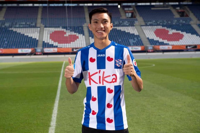 Đoàn Văn Hậu rạng ngời sau khi ra mắt CLB Heerenveen