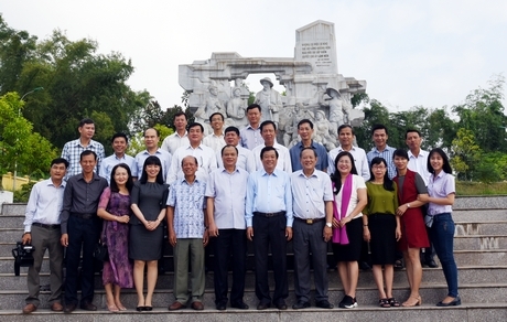 Tượng đài nơi Bác đến thăm hỏi thanh niên xung phong 312 tại Nà Tu và tặng 4 câu thơ sống mãi trong thế hệ thanh niên Việt Nam.