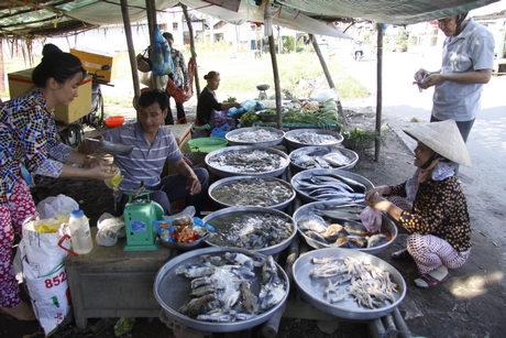 Hiện nay người bán hàng rong, mua bán nhỏ còn rất nhiều.