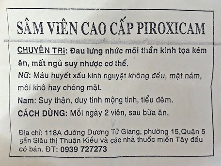 Tờ rơi người đàn ông phát trên xe buýt.