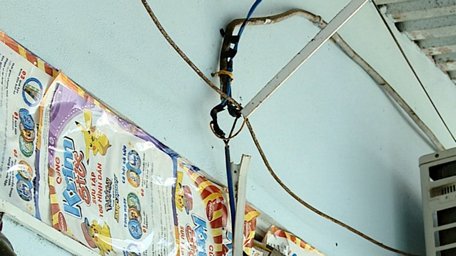 Nhà trọ câu mắc điện tùy tiện.
