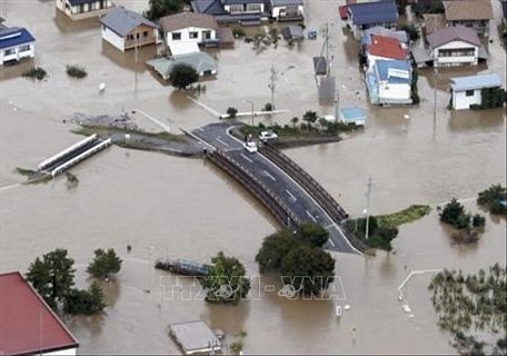  Cảnh ngập lụt do mưa lớn sau khi bão Hagibis đổ bộ vào tỉnh Nagano, miền Trung Nhật Bản ngày 13/10/2019. Ảnh: Kyodo/TTXVN