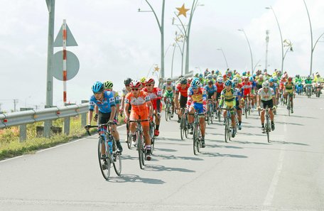  Lần thứ hai liên tục, VĐV xe đạp Việt Nam tranh tài mở rộng sang Campuchia, Lào.