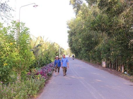 Tuyến đèn đường chiếu sáng “ý Đảng lòng dân” đã tạo diện mạo mới cho địa phương.