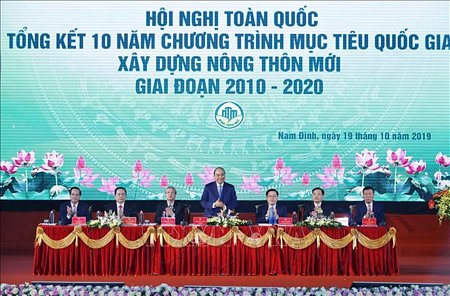 Thủ tướng Nguyễn Xuân Phúc và các đồng chí lãnh đạo Đảng, Nhà nước tham gia chủ trì hội nghị. Ảnh: Thống Nhất/TTXVN