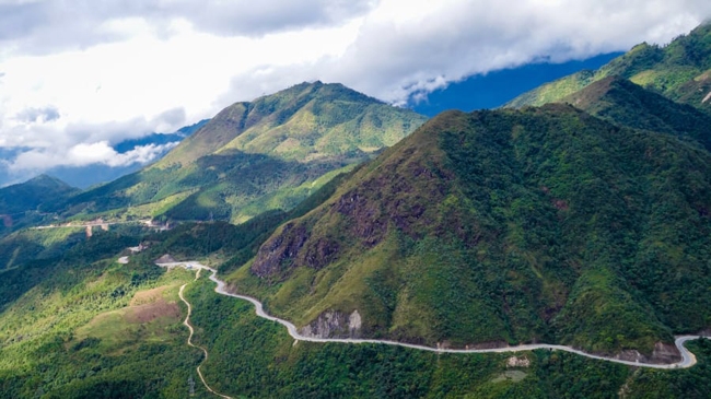  Quốc lộ 4D nối giữa Lai Châu và Sapa (Lào Cai).