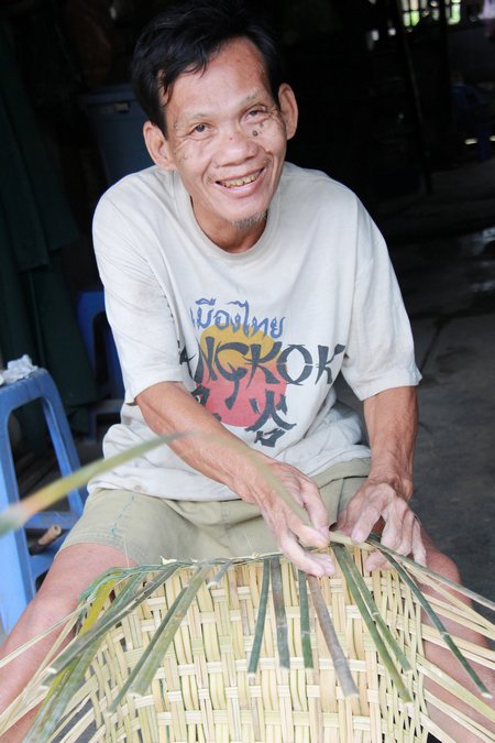 Chú Thanh cười: Cái nghề này, chắc tôi làm tới già luôn!