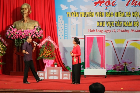 Tuyên truyền là công tác rất quan trọng trong lộ trình tiến tới BHYT toàn dân và BHXH cho mọi người lao động. Trong ảnh: BHXH tỉnh Vĩnh Long phối hợp đăng cai tổ chức hội thi “Tuyên truyền viên BHXH, BHYT khu vực Tây Nam Bộ” năm 2019 nhằm nâng cao hơn nữa vai trò công tác này.