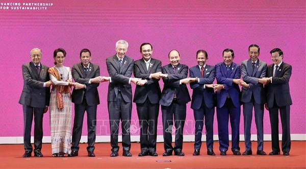 Thủ tướng Nguyễn Xuân Phúc và các Trưởng đoàn tại Lễ khai mạc Hội nghị Cấp cao ASEAN lần thứ 35. Ảnh: Thống Nhất/TTXVN
