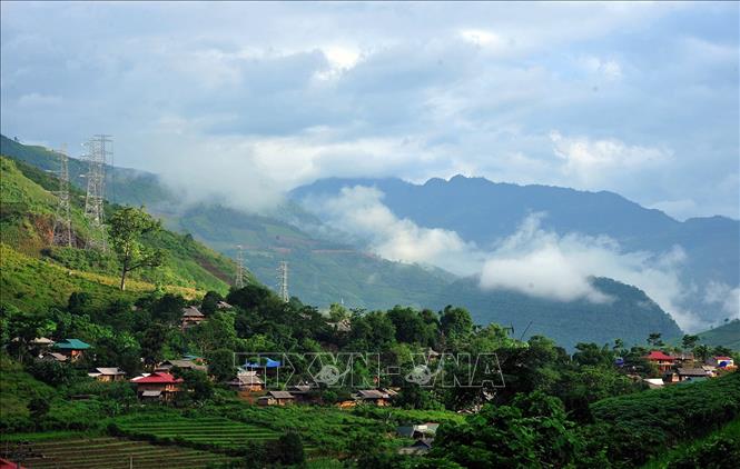 Bản làng người Khơ Mú trên vùng cao Tây Bắc.