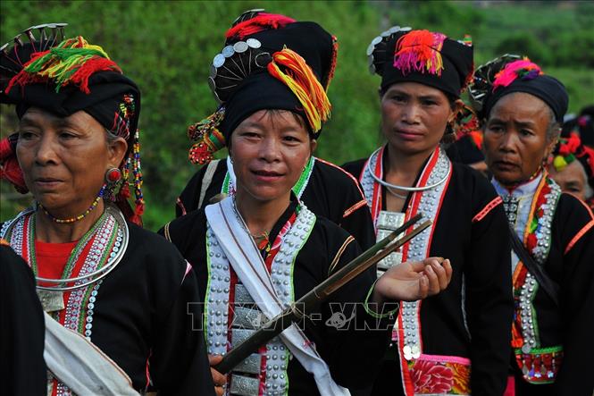 Tăm đao là dụng cụ không thể thiếu trong các nghi lễ cộng đồng. 