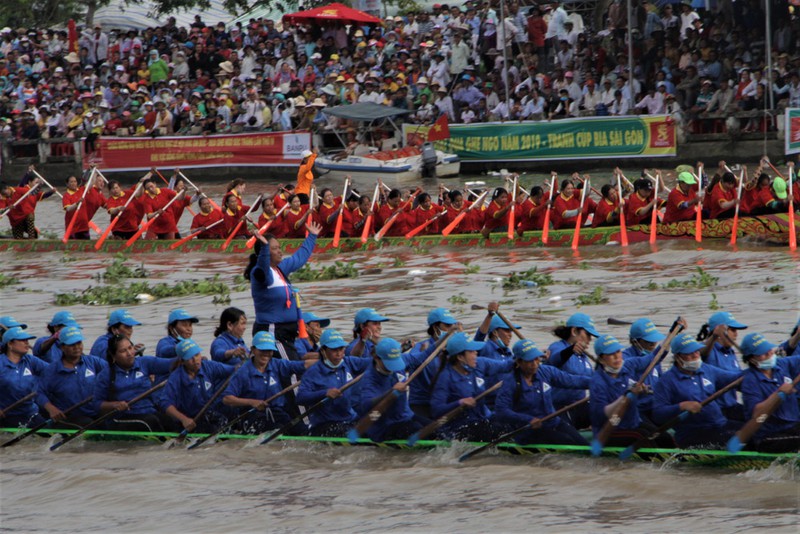 Tranh tài sôi nổi và hấp dẫn.