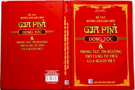 Quyển sách bìa đỏ trông cũng bắt mắt, nhưng không đúng theo lời giới thiệu “Gia phả dòng họ”.