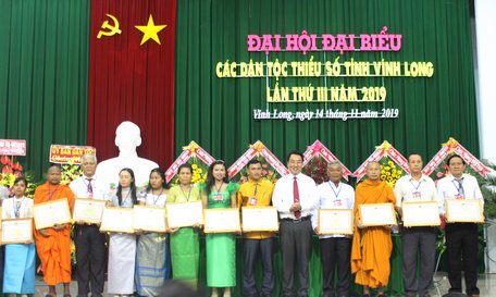 Có 30 cá nhân có nhiều thành tích trong công tác dân tộc giai đoạn 2014- 2019 được UBND tỉnh tặng bằng khen.