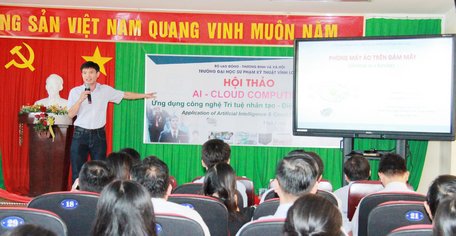 Đại biểu báo cáo tại hội thảo.