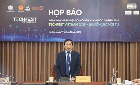 Thứ trưởng Bộ Khoa học và Công nghệ Trần Văn Tùng phát biểu tại buổi họp báo.