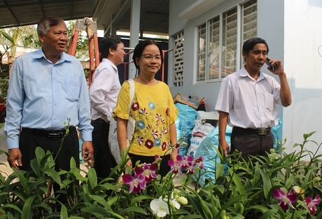 Mô hình trồng lan rất phù hợp với khí hậu, thổ nhưỡng ở thành phố và đang mang lại thu nhập khá cho nông dân.