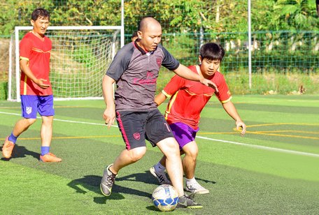 Pha tranh bóng tại vòng bảng của giải.