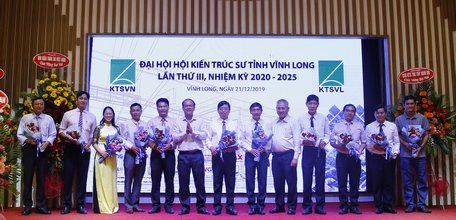  BCH Hội KTS Vĩnh Long nhiệm kỳ 2020- 2025 ra mắt đại hội.