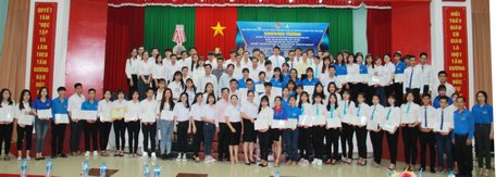 Những “Sinh viên 5 tốt” và học sinh “3 rèn luyện” năm học 2018- 2019.