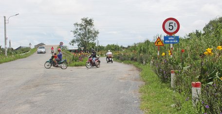 Hạ tầng nông thôn được đầu tư ngày càng hoàn thiện, đáp ứng nhu cầu dân sinh.