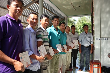  Trung tâm Giáo dục nghề nghiệp- Giáo dục thường xuyên Vũng Liêm cấp chứng chỉ sơ cấp nghề xây dựng dân dụng cho học viên.
