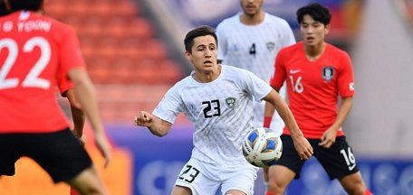  U23 Uzbekistan (áo trắng) lách qua khe cửa hẹp để vào tứ kết. (Nguồn: AFC)