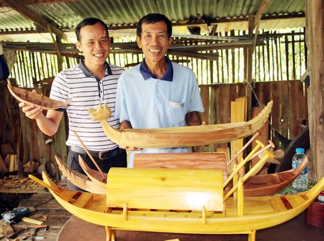 “Sản phẩm của tui ngày càng được nhiều người biết đến và ưa chuộng”- chú Bảy Tốt hồ hởi khoe.