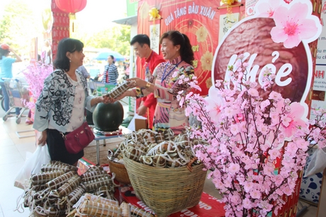 Sức mua tại siêu thị tăng mạnh, nhiều chương trình khuyến mãi.