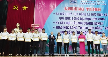 Trường ĐH Cửu Long thực hiện tốt công tác khuyến học giúp sinh viên yên tâm đến trường.