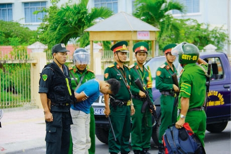 Lực lượng công an, quân sự thường xuyên phối hợp tuần tra, diễn tập, bảo đảm an ninh trật tự.