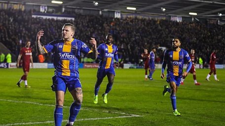 Shrewsbury Town gây sốc trước Liverpool.