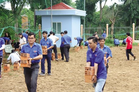 Các hoạt động đoàn thể, chính quyền góp phần xây dựng quê hương ngày càng giàu đẹp.