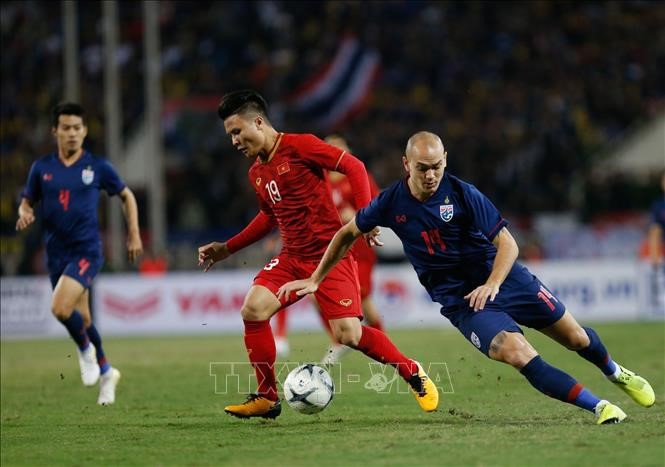 Pha đi bóng của Quang Hải trong trận hòa 0-0 với Thái Lan tại vòng loại World Cup 2022, tại sân Mỹ Đình, ngày 19/11/2019. Ảnh: Trọng Đạt/TTXVN