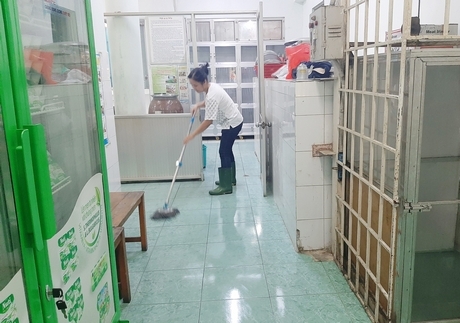 Vệ sinh trường học để phòng dịch.